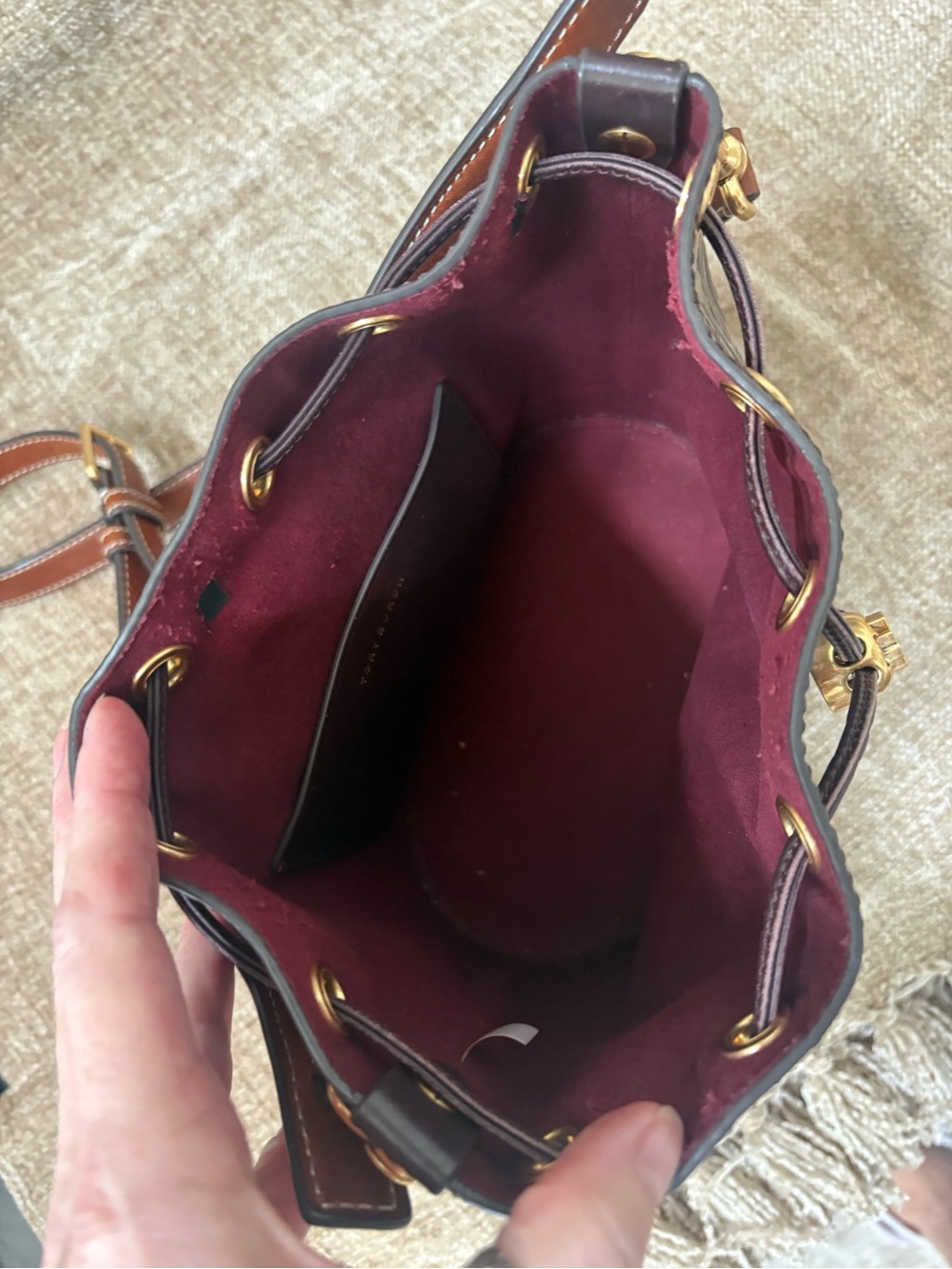 VGUC Tory Burch T Monogram Patent Embossed Bucket Bag Albarossa Deep Wine - Picture 10 of 10